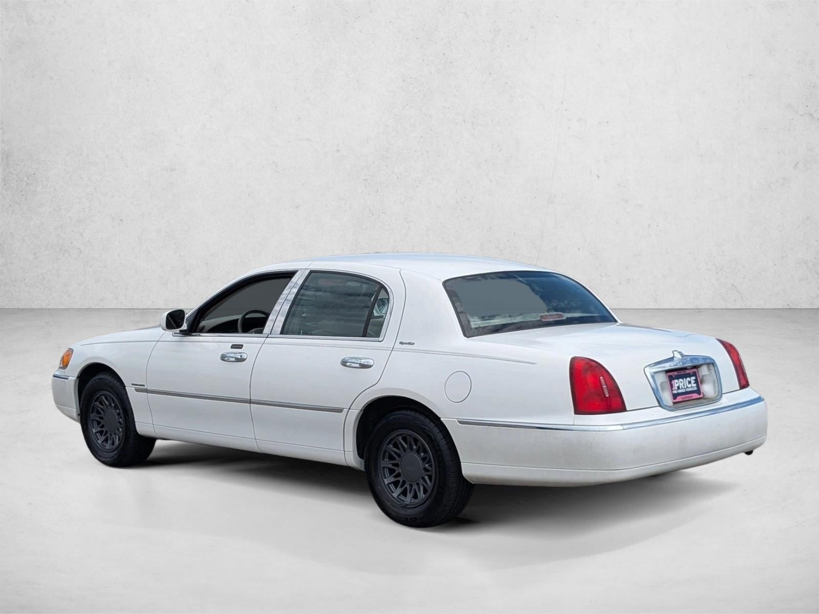 2000 Lincoln Town Car Signature