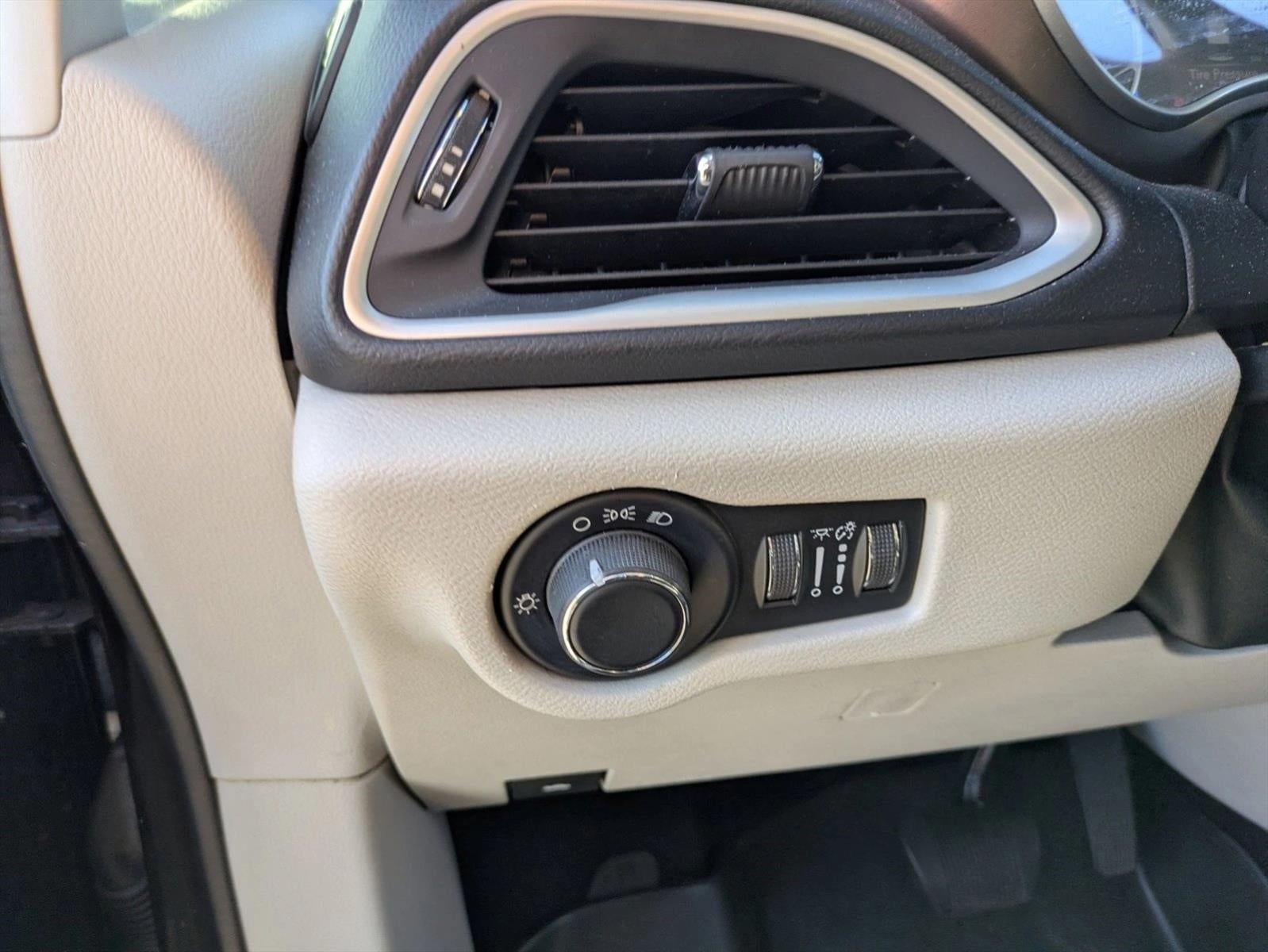 2017 Chrysler Pacifica LX