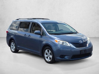 2016 Toyota Sienna LE 8 Passenger