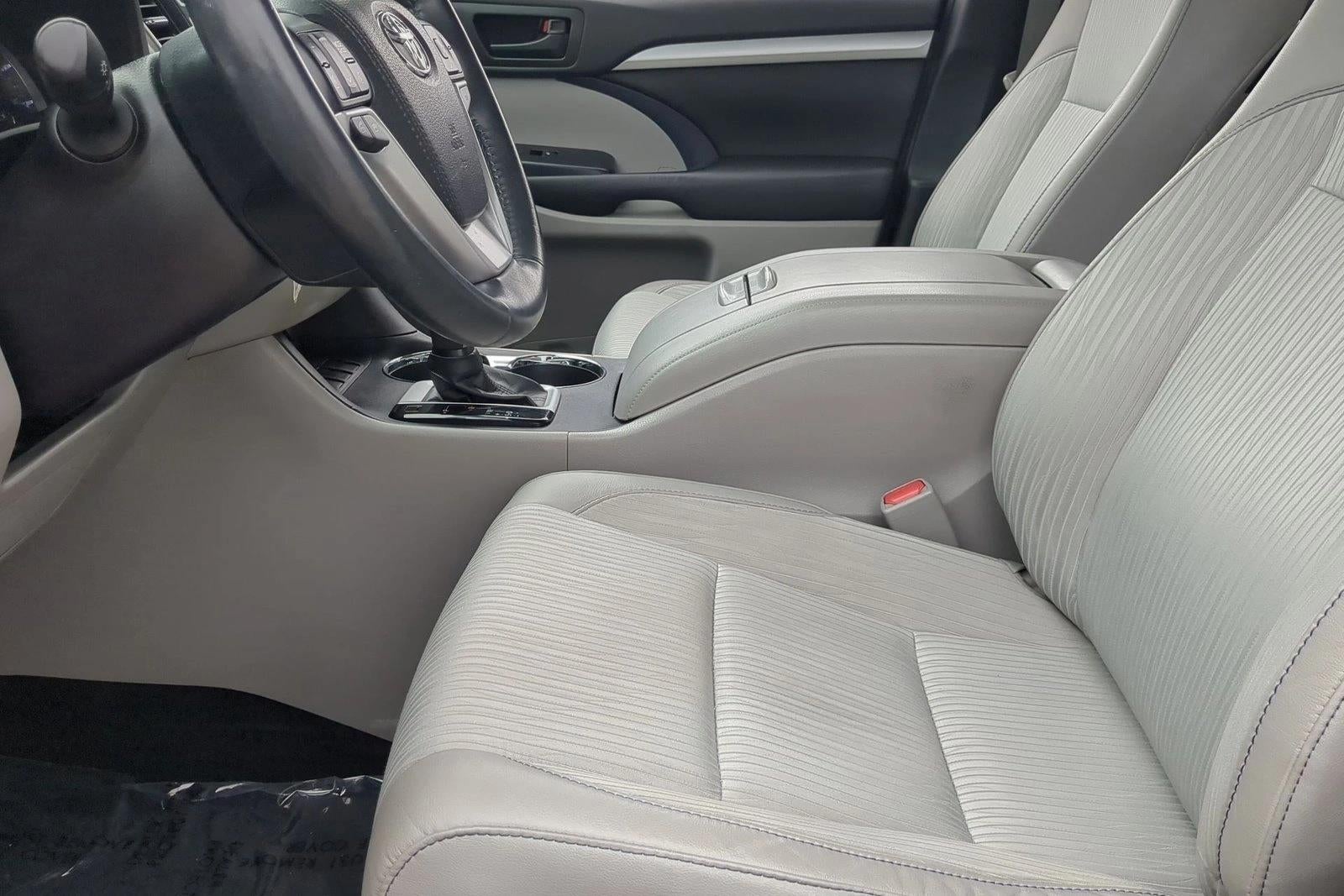 2016 Toyota Highlander LE Plus V6
