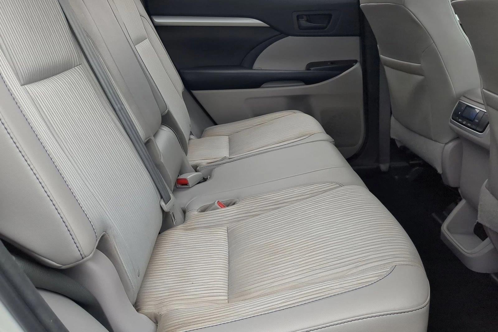2016 Toyota Highlander LE Plus V6