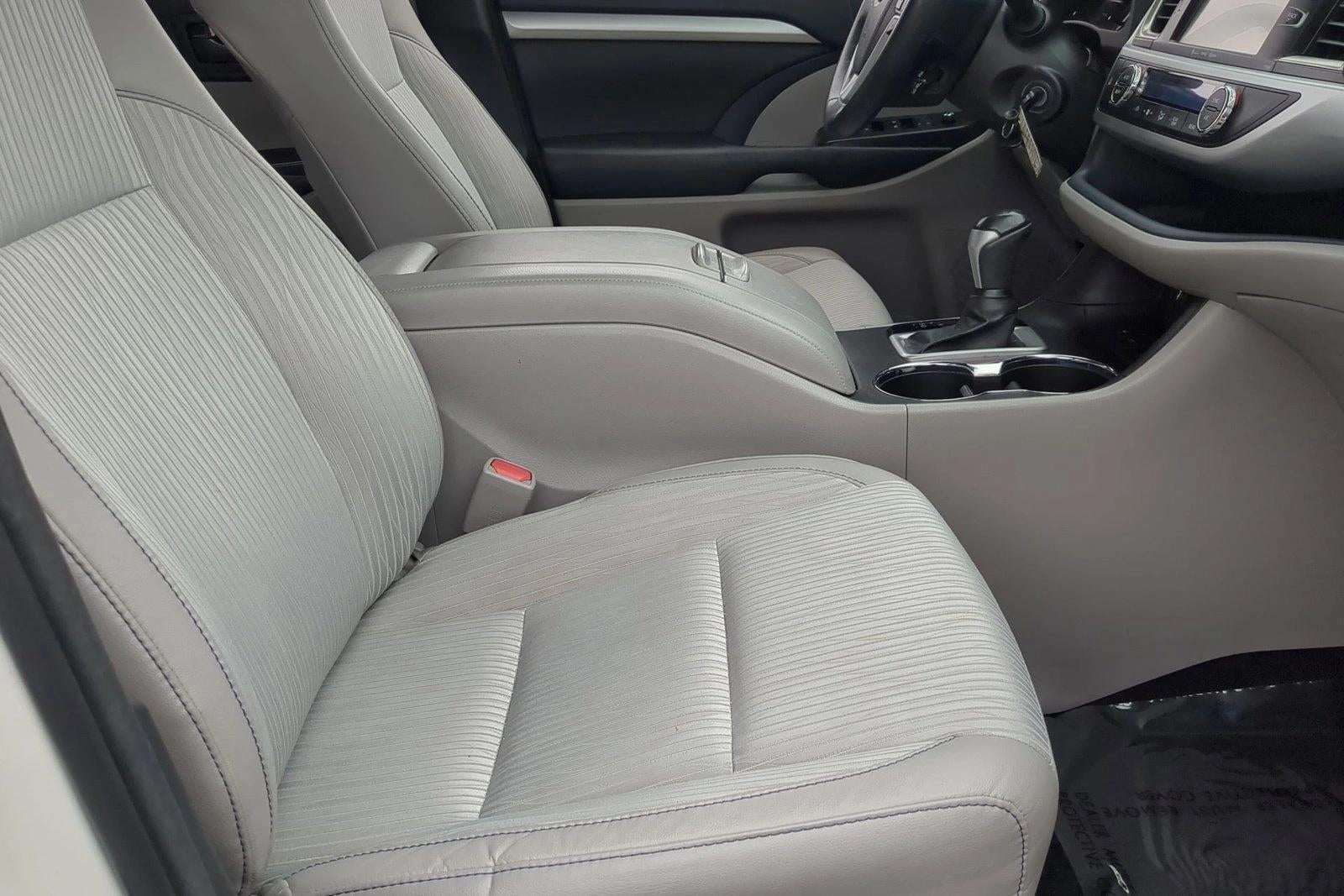 2016 Toyota Highlander LE Plus V6