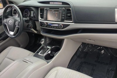 2016 Toyota Highlander LE Plus V6