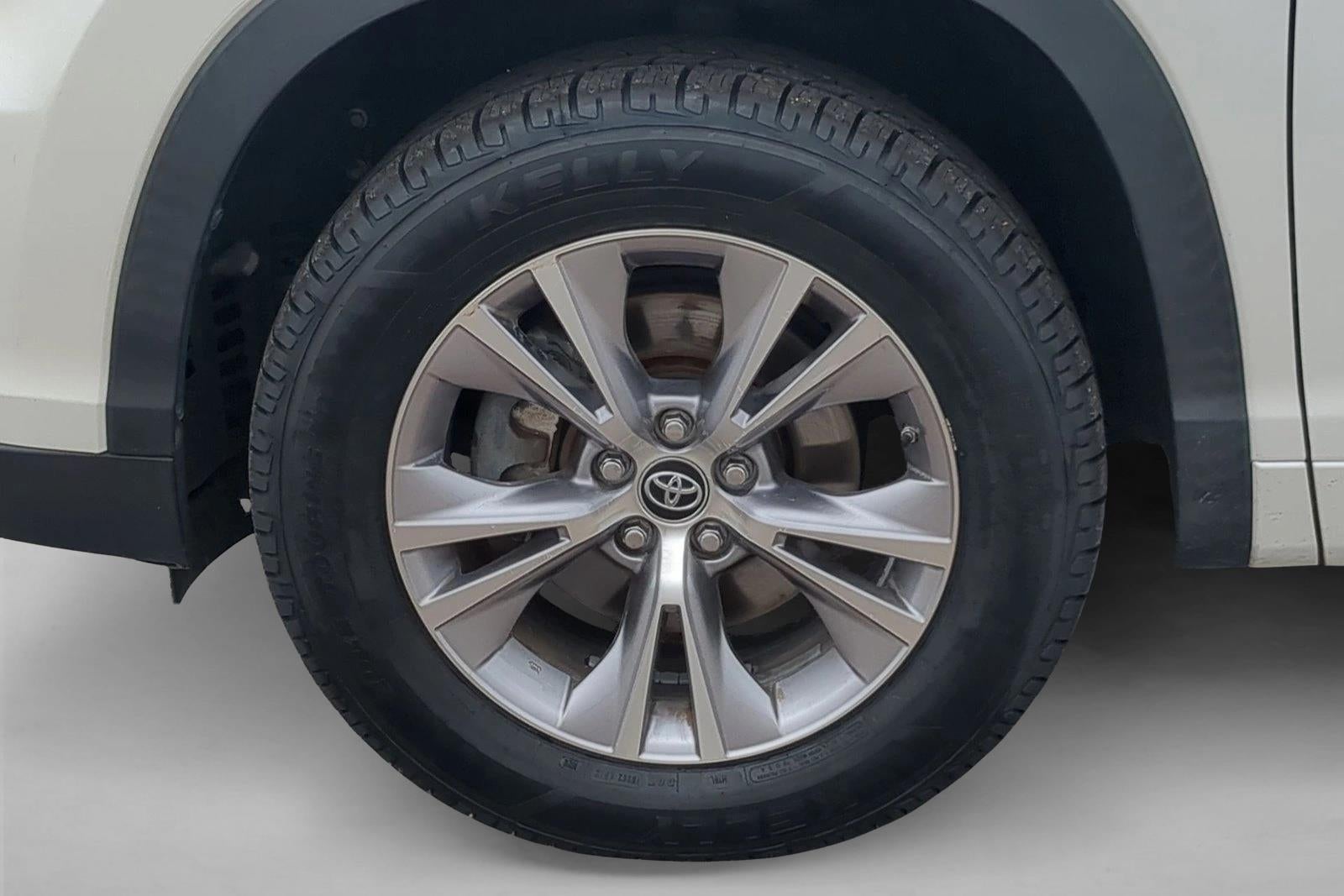 2016 Toyota Highlander LE Plus V6