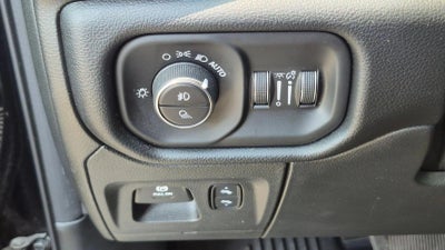 2019 RAM 1500 Laramie Crew Cab 4x4 5'7" Box