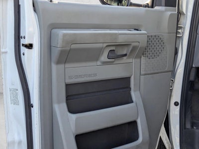 2022 Ford E-Series Cutaway Base