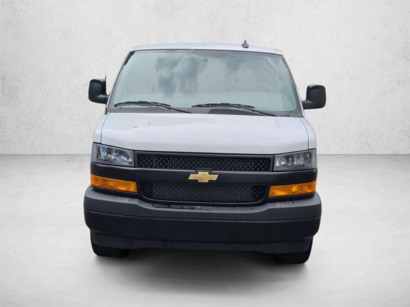 2025 Chevrolet Express Passenger 1LT