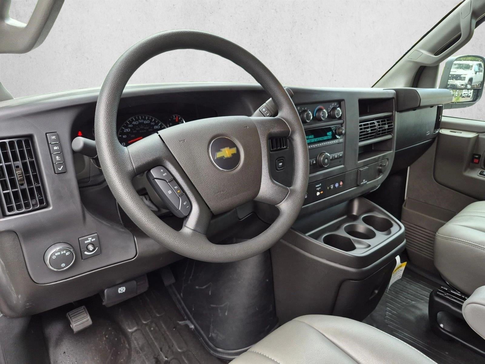 2025 Chevrolet Express Passenger 1LT