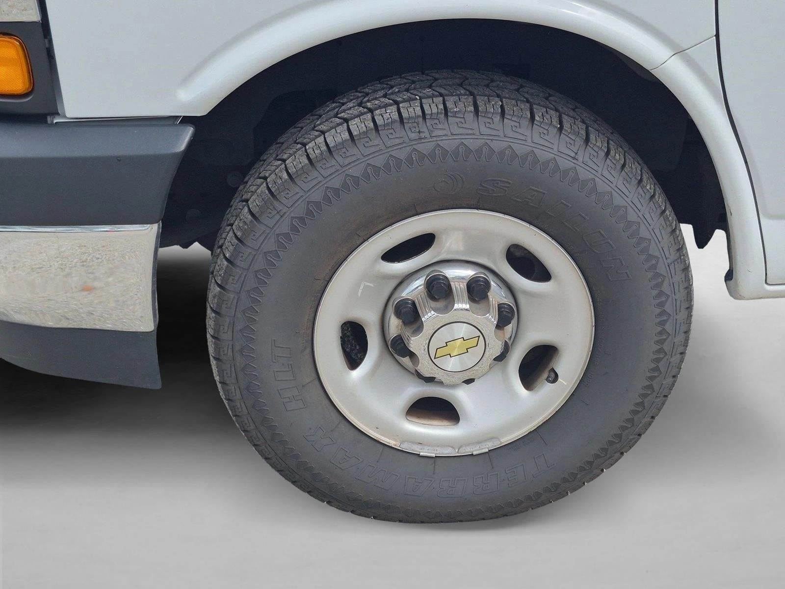 2024 Chevrolet Express Passenger 3500 1LT
