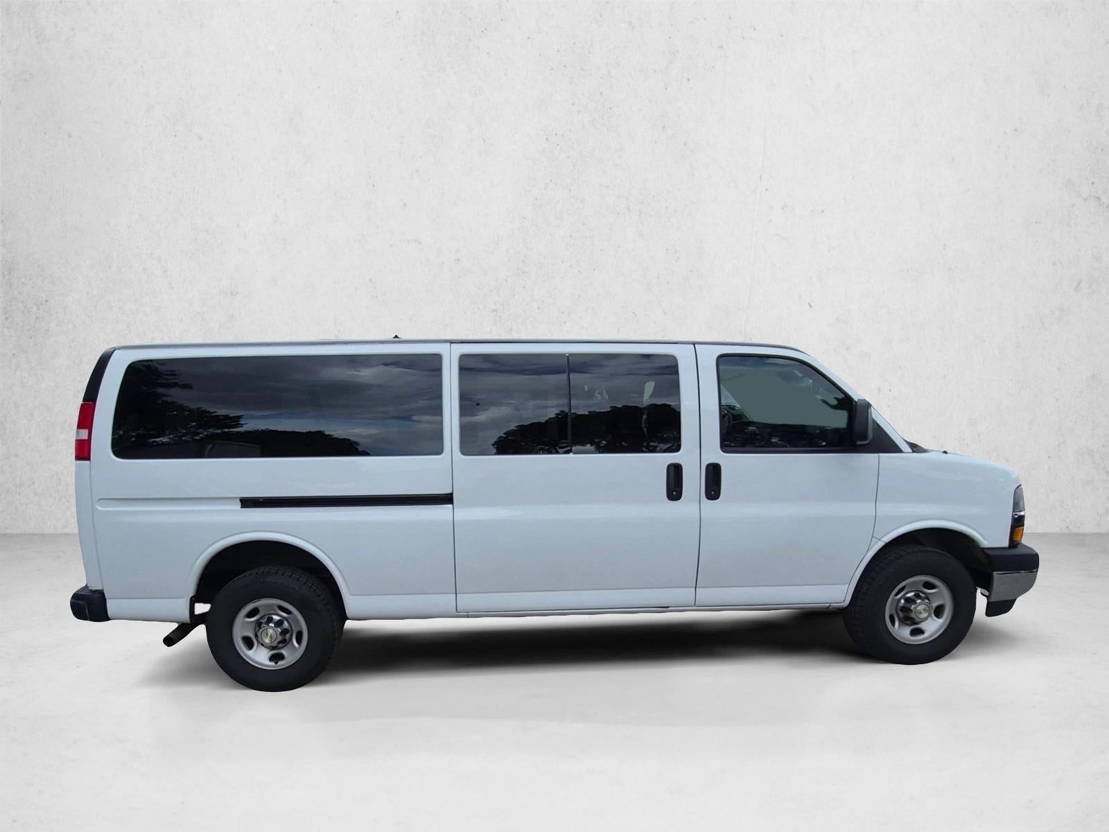 2024 Chevrolet Express Passenger 3500 1LT