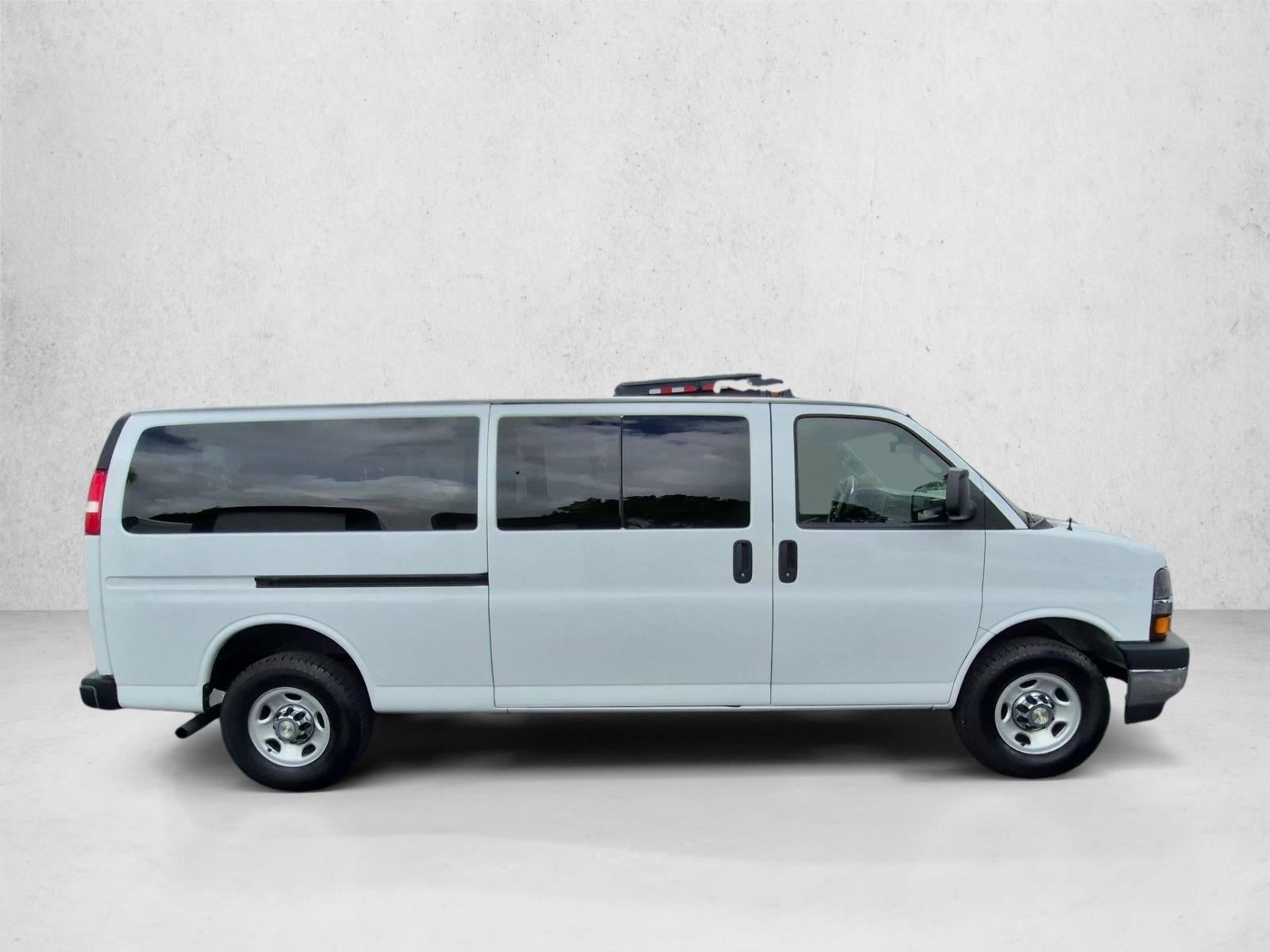 2024 Chevrolet Express Passenger 3500 1LT