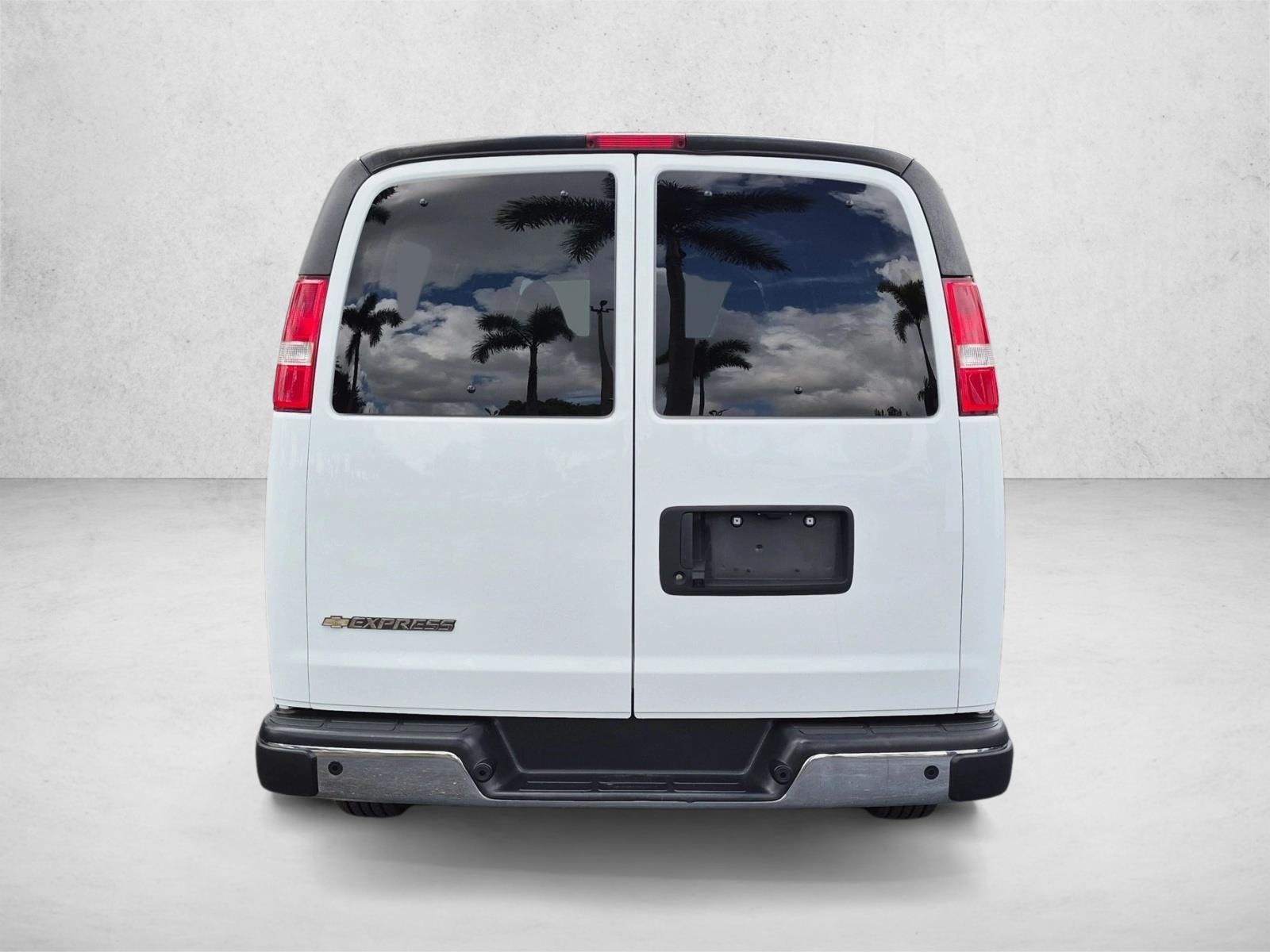 2024 Chevrolet Express Passenger 3500 1LT