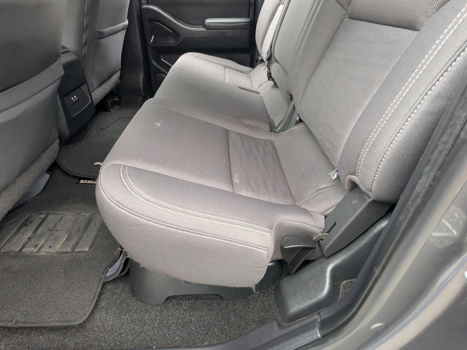 2022 Nissan Frontier Base