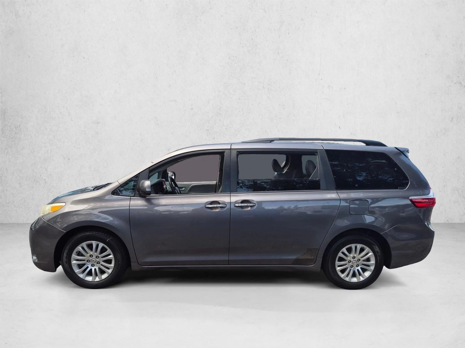 2017 Toyota Sienna XLE 8 Passenger