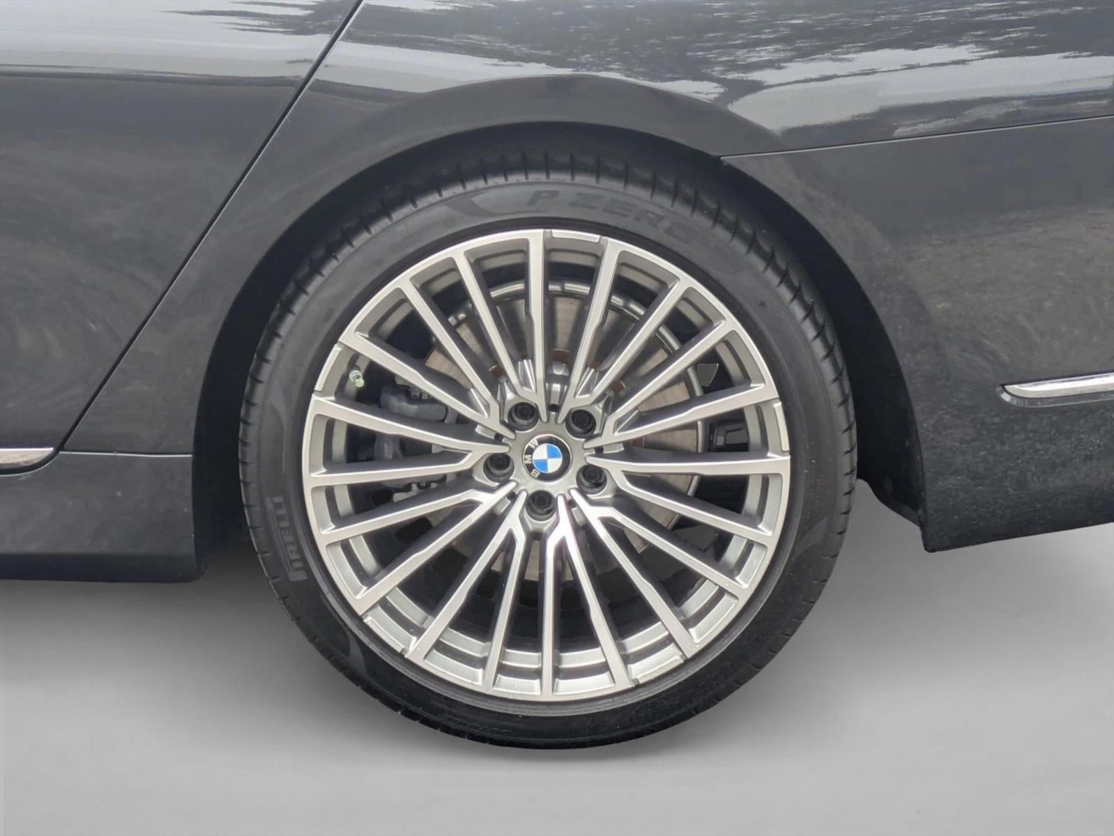2021 BMW 740i 740i