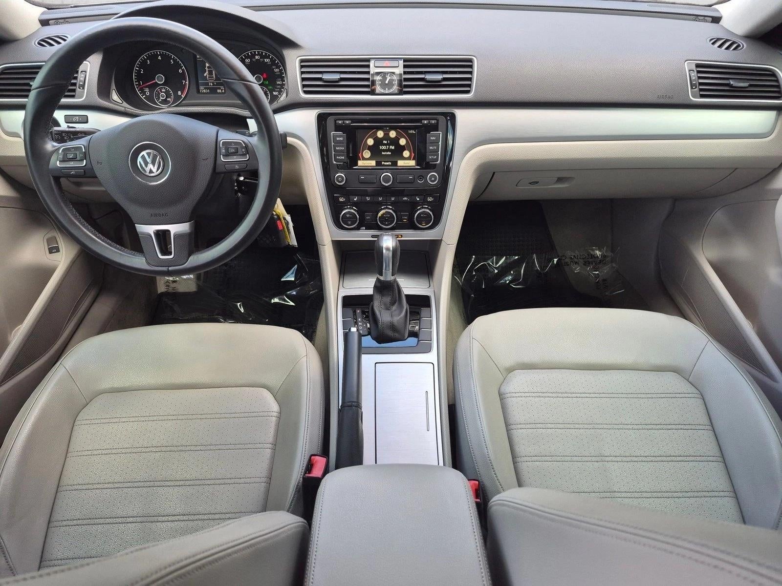 2012 Volkswagen Passat 4dr Sdn 3.6L V6 DSG SE w/Sunroof & Nav