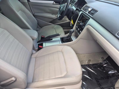 2012 Volkswagen Passat 4dr Sdn 3.6L V6 DSG SE w/Sunroof & Nav