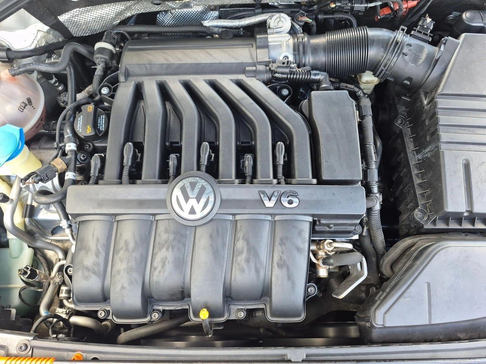 2012 Volkswagen Passat 4dr Sdn 3.6L V6 DSG SE w/Sunroof & Nav