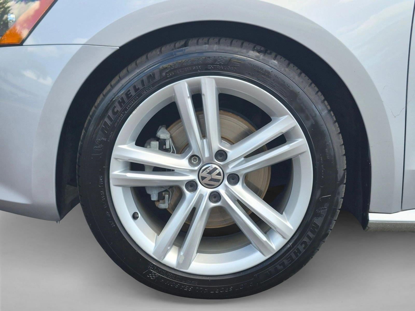 2012 Volkswagen Passat 4dr Sdn 3.6L V6 DSG SE w/Sunroof & Nav