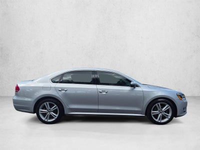 2012 Volkswagen Passat 4dr Sdn 3.6L V6 DSG SE w/Sunroof & Nav
