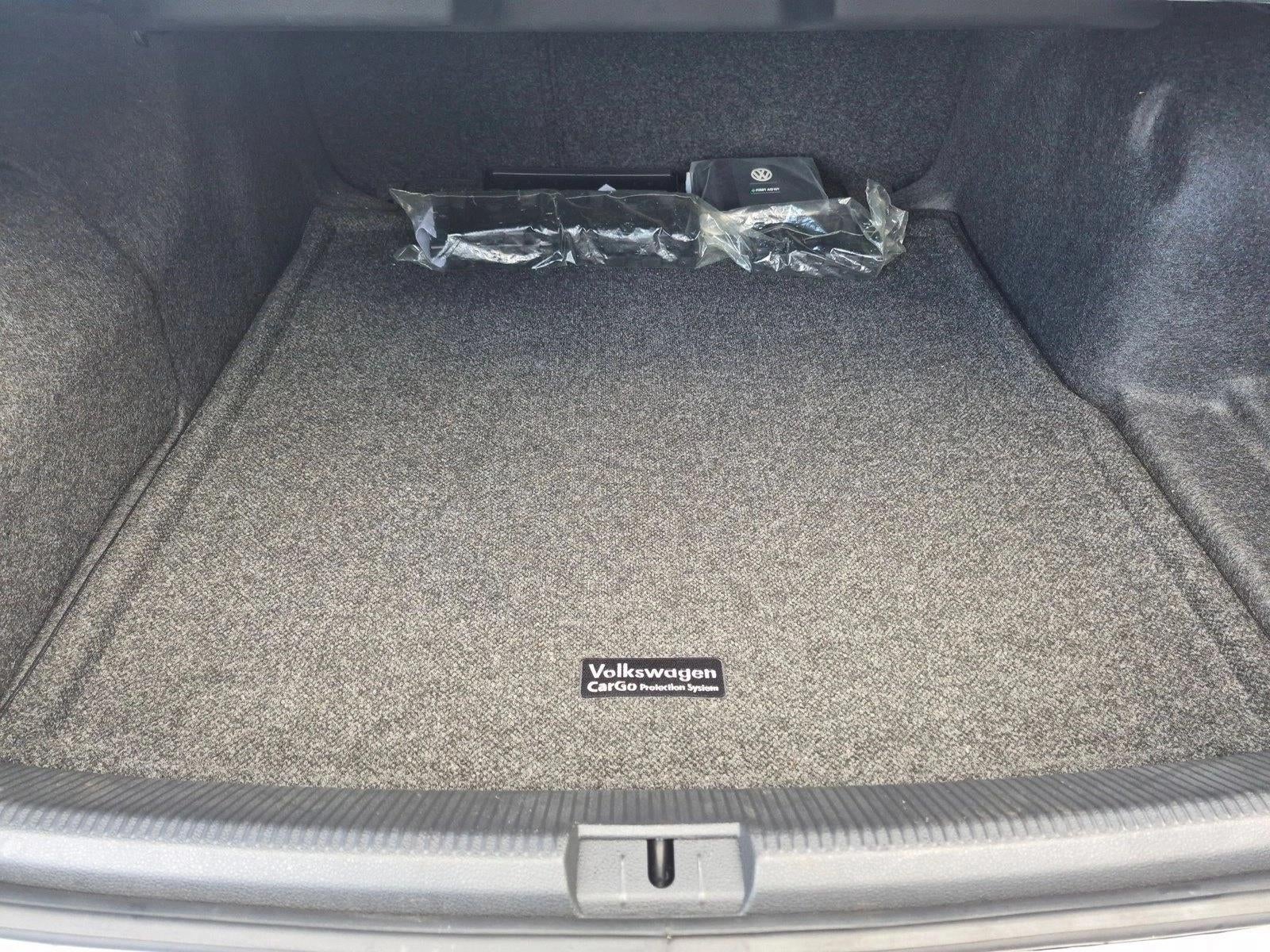 2012 Volkswagen Passat 4dr Sdn 3.6L V6 DSG SE w/Sunroof & Nav