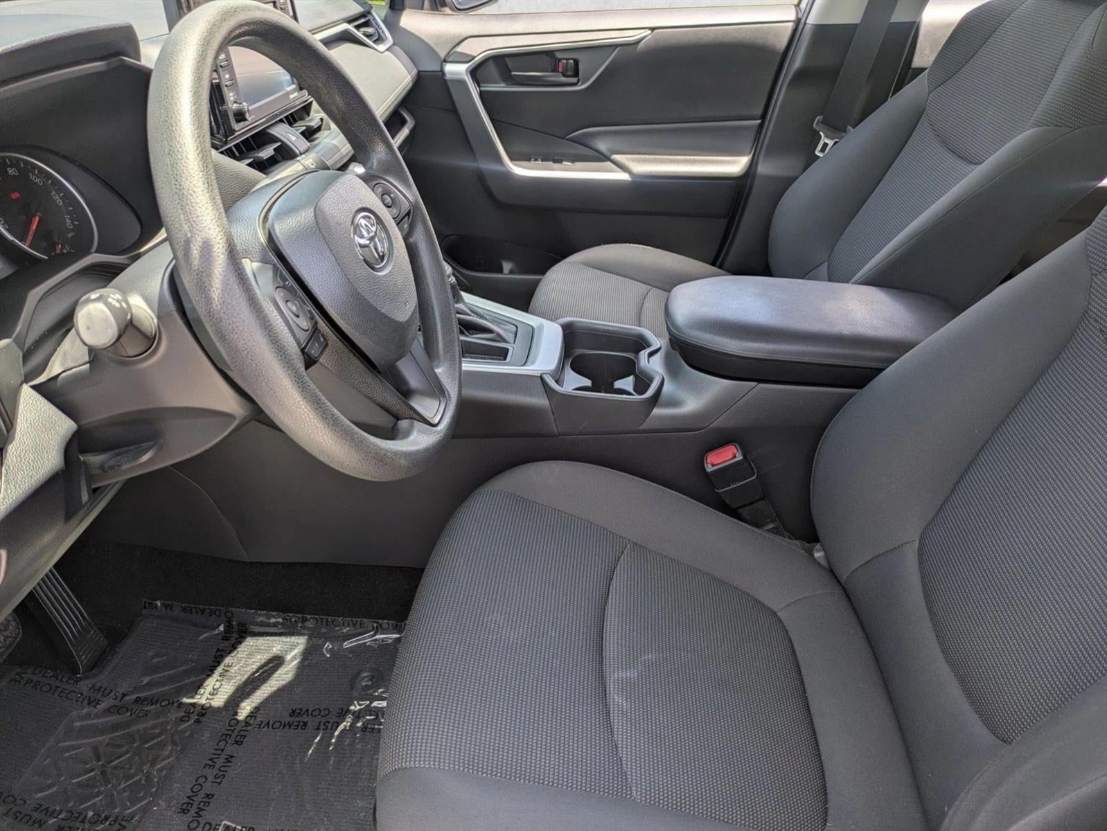 2020 Toyota RAV4 LE FWD (GS)