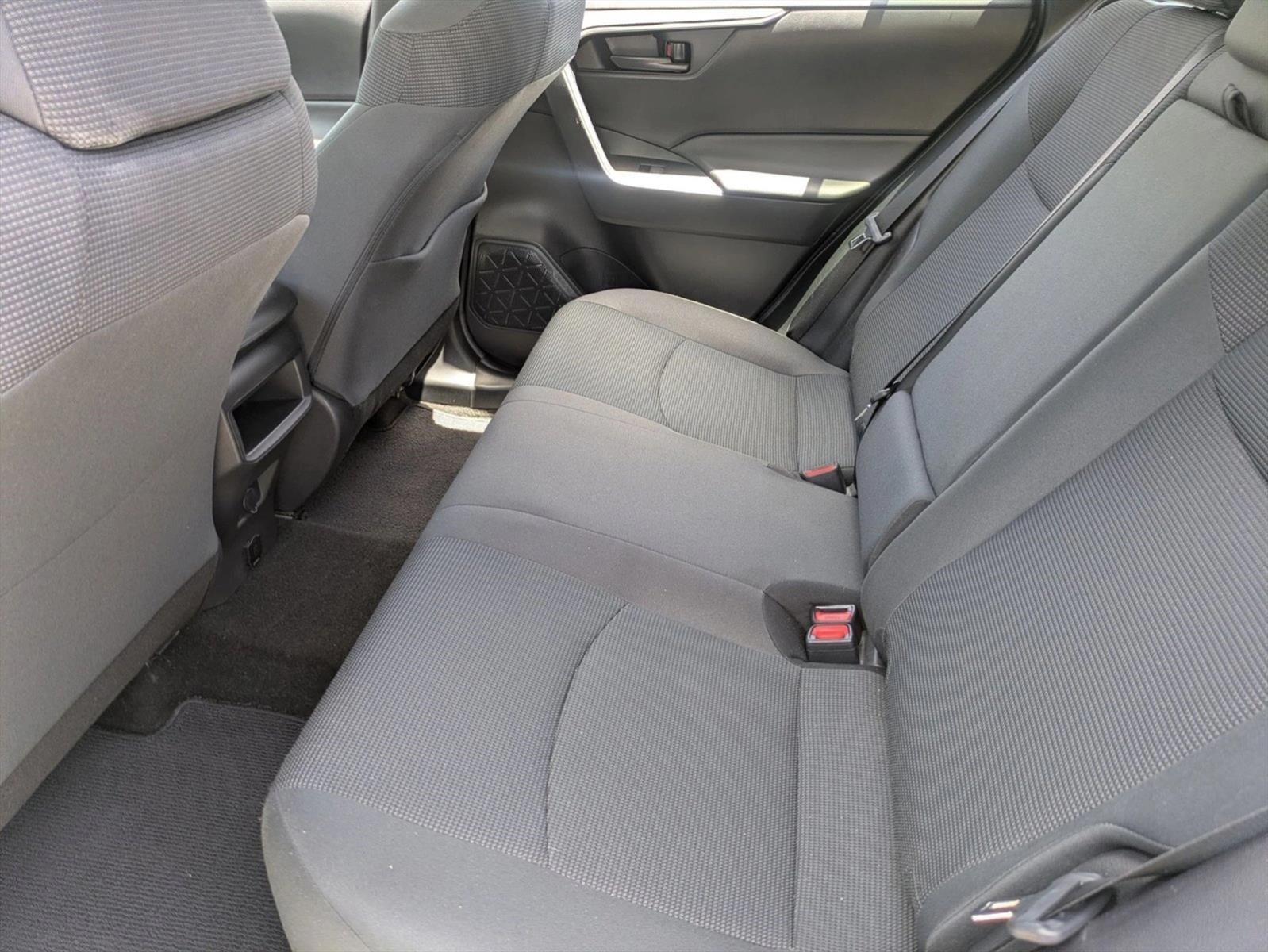 2020 Toyota RAV4 LE FWD (GS)