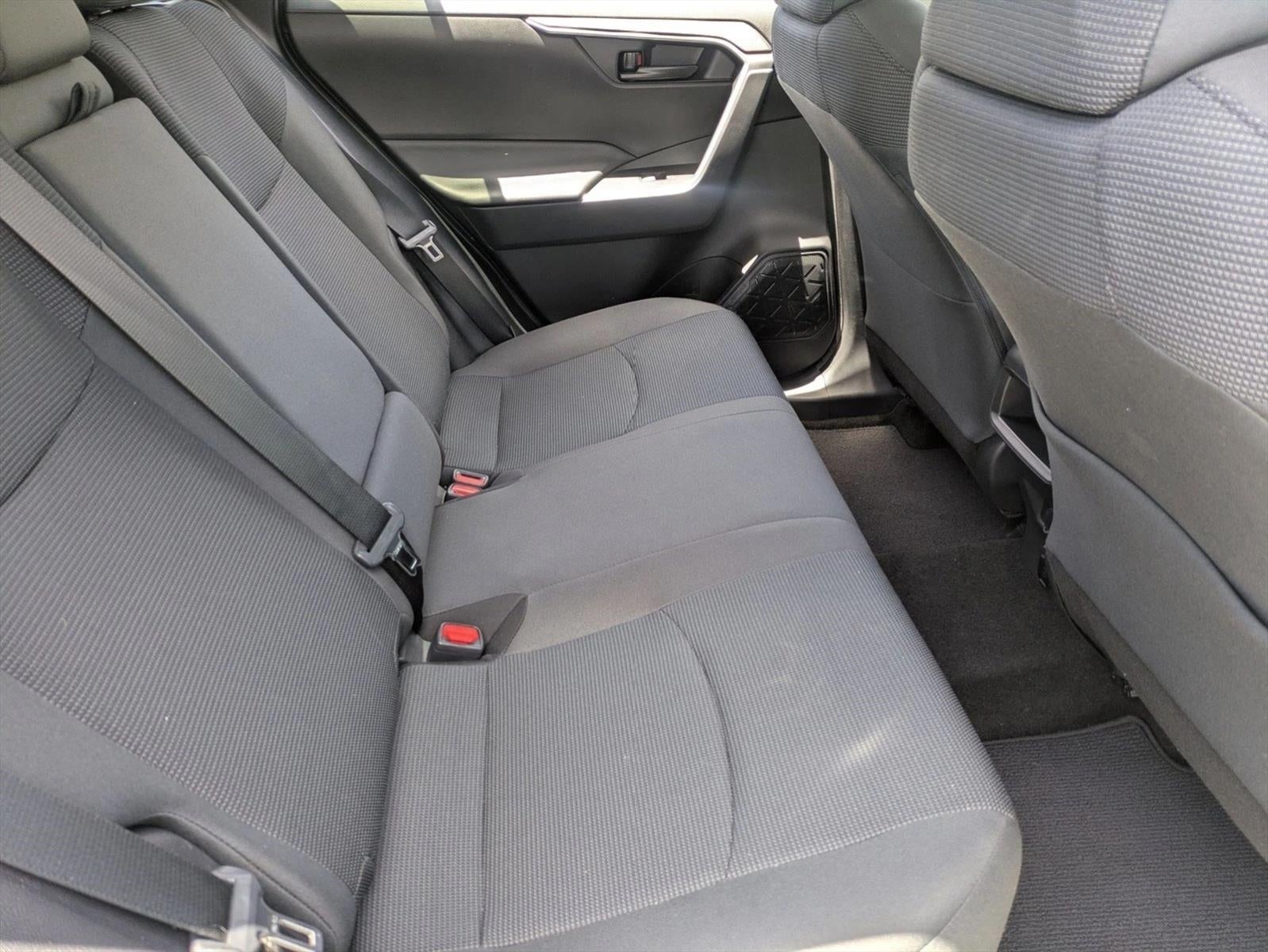 2020 Toyota RAV4 LE FWD (GS)