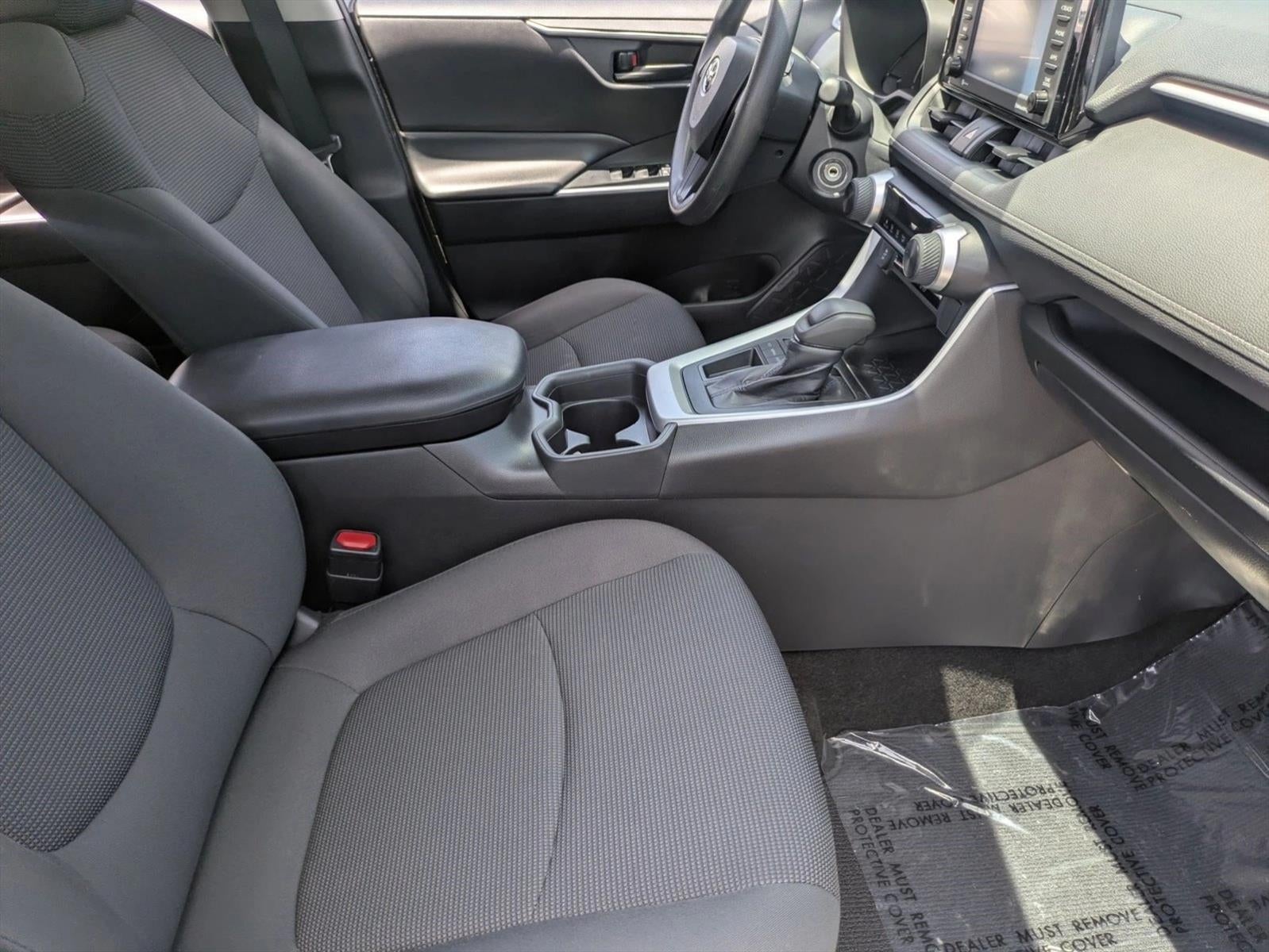 2020 Toyota RAV4 LE FWD (GS)