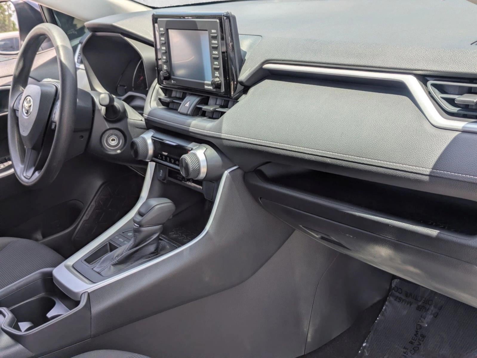 2020 Toyota RAV4 LE FWD (GS)