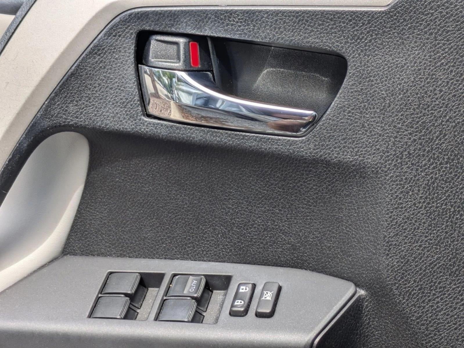 2016 Toyota RAV4 FWD 4dr XLE (GS)