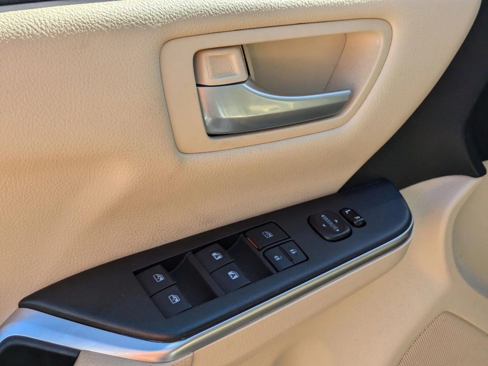 2015 Toyota Camry 4dr Sdn I4 Auto LE (Natl)