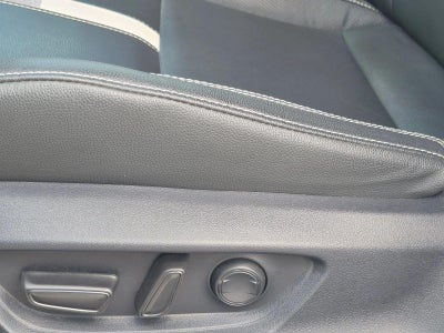 2025 Toyota Camry SE (Natl)