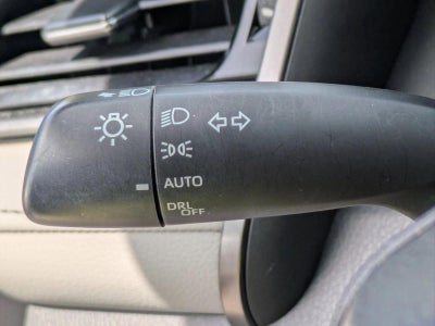 2022 Toyota Camry SE Auto (SE)