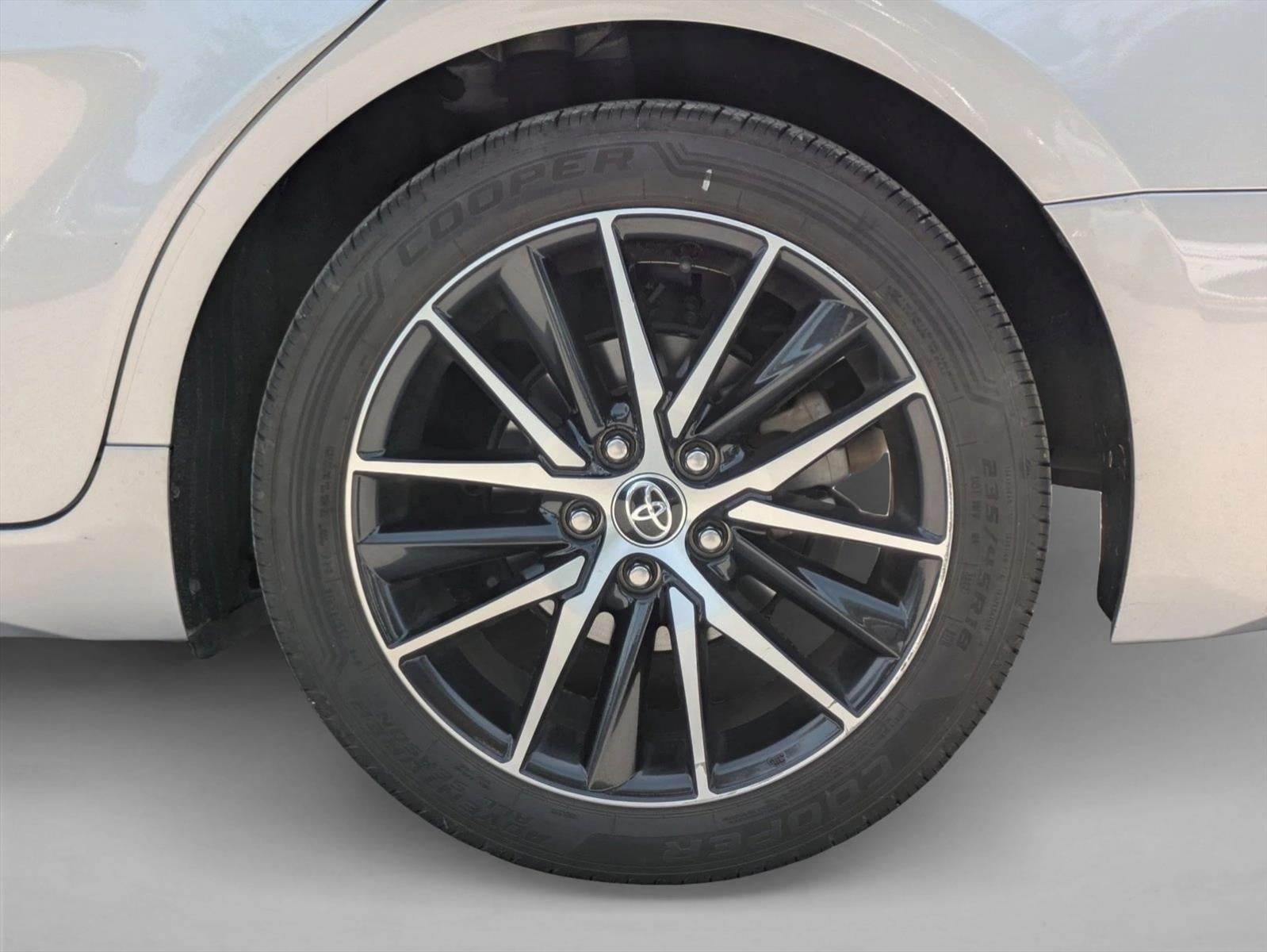 2022 Toyota Camry SE Auto (SE)