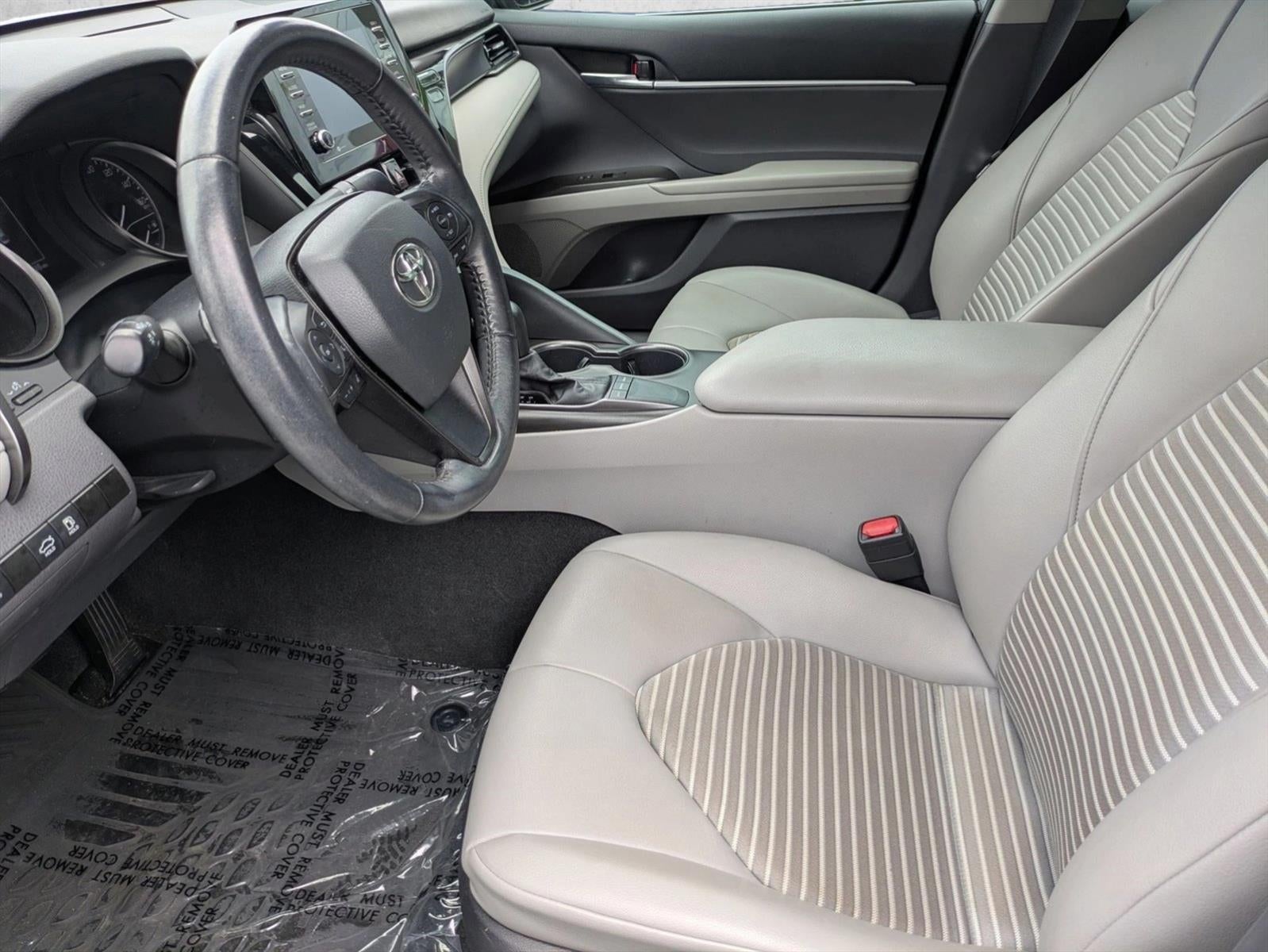 2022 Toyota Camry SE Auto (SE)