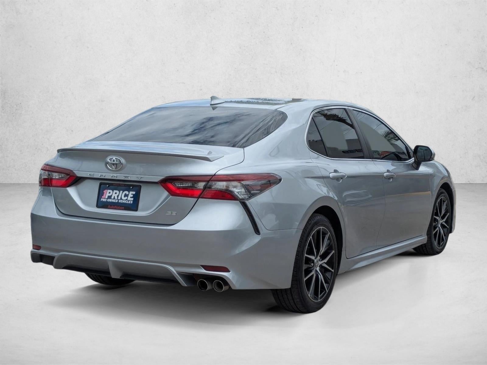2022 Toyota Camry SE Auto (SE)