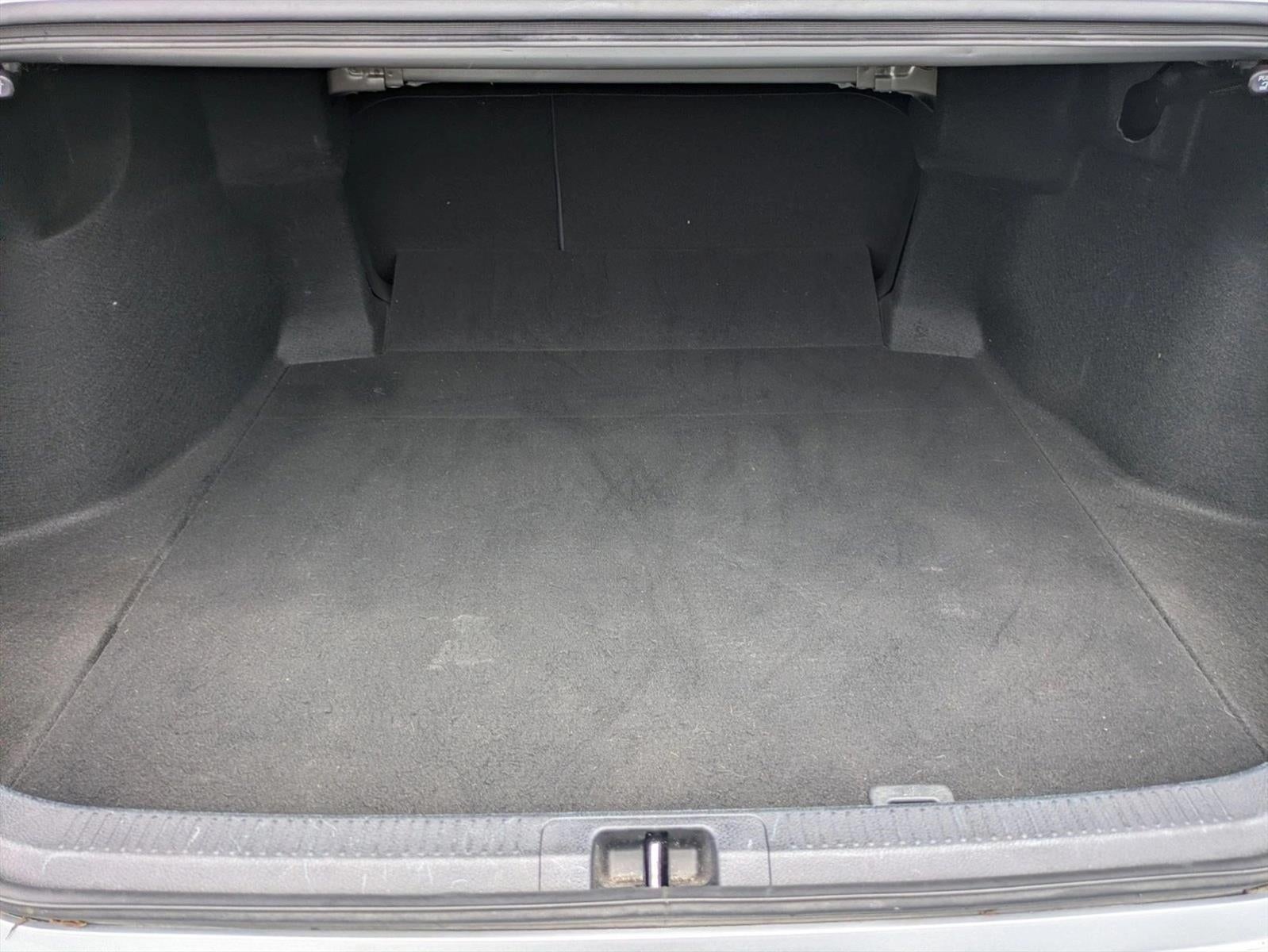 2022 Toyota Camry SE Auto (SE)