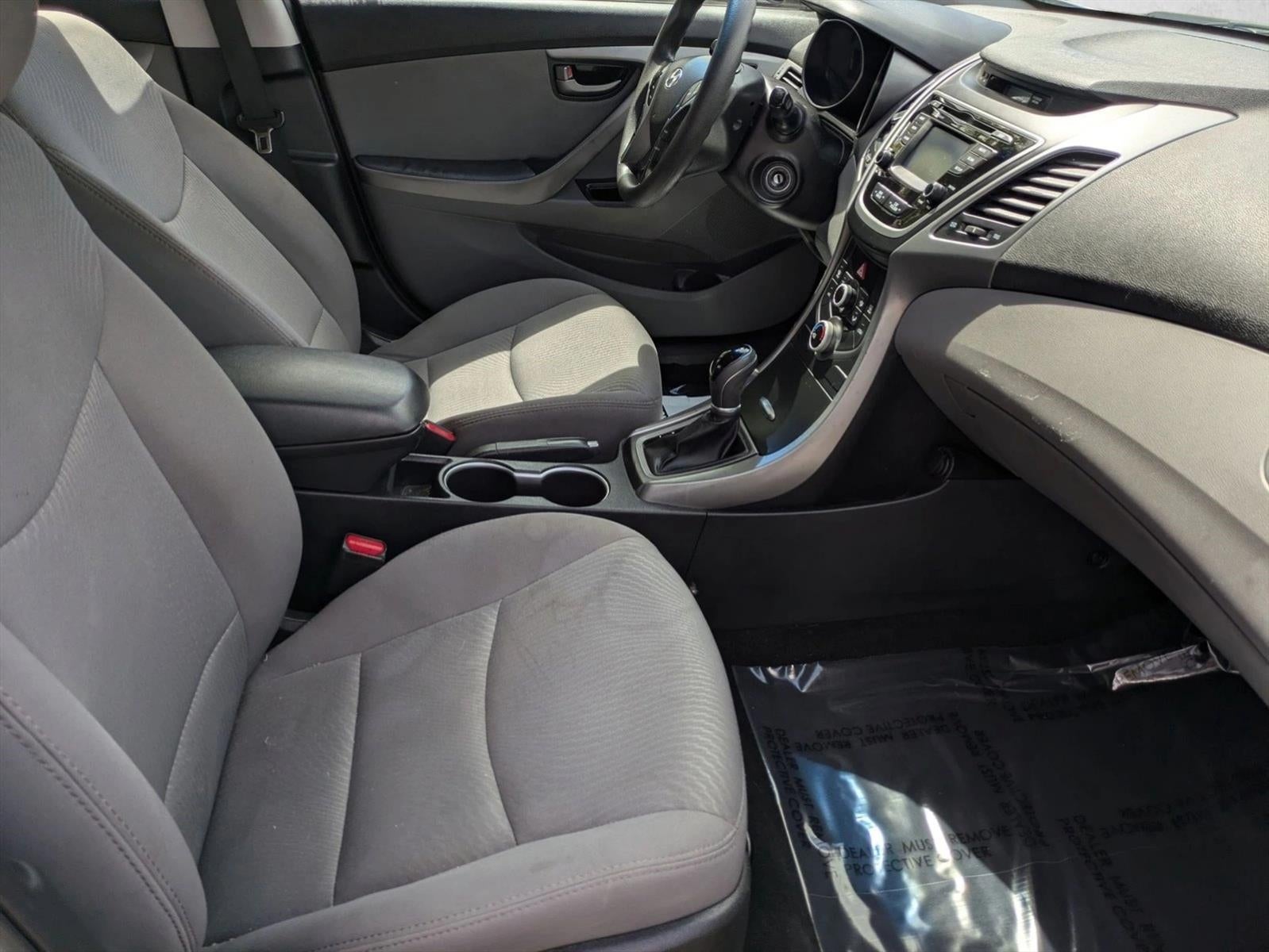 2016 Hyundai ELANTRA 4dr Sdn Auto SE