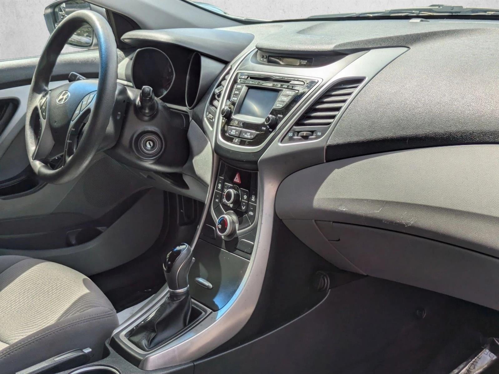 2016 Hyundai ELANTRA 4dr Sdn Auto SE