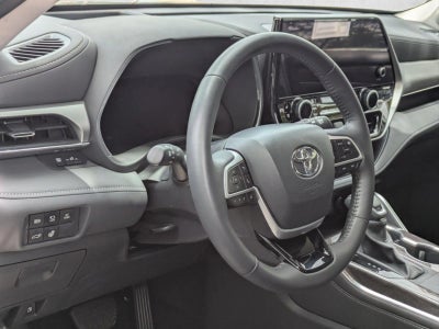 2025 Toyota Highlander Hybrid Platinum AWD (Natl)
