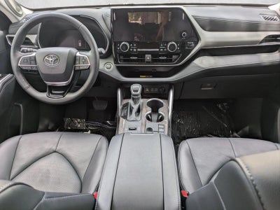 2025 Toyota Highlander Hybrid Platinum AWD (Natl)