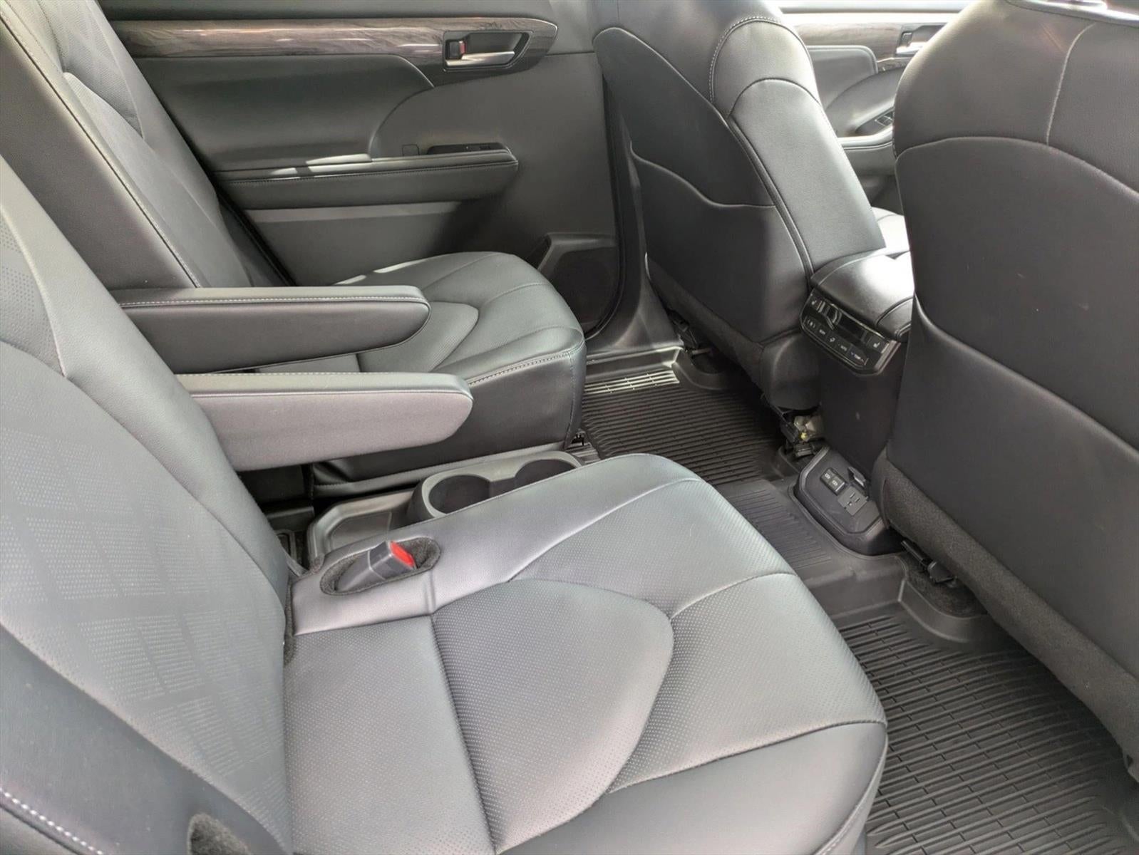 2025 Toyota Highlander Hybrid Platinum AWD (Natl)