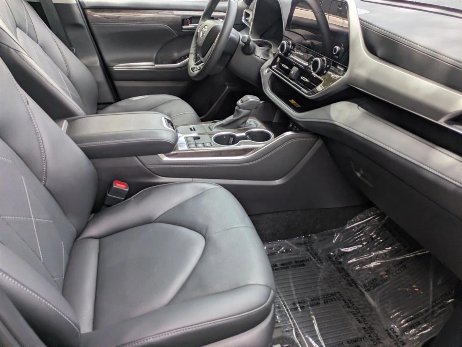 2025 Toyota Highlander Hybrid Platinum AWD (Natl)