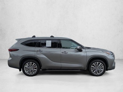 2025 Toyota Highlander Hybrid Platinum AWD (Natl)