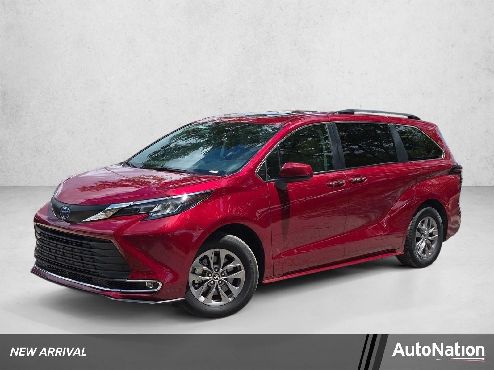 2023 Toyota Sienna XLE FWD 8-Passenger (Natl)