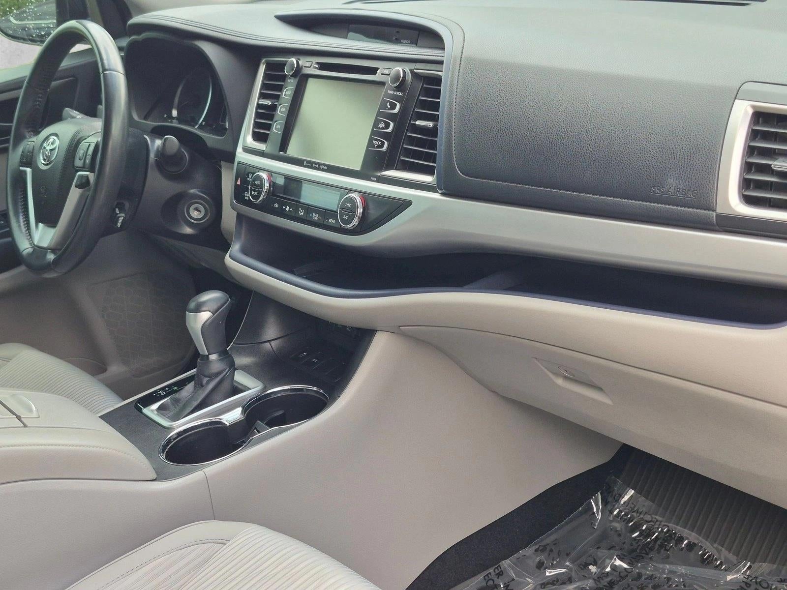 2018 Toyota Highlander LE Plus V6 FWD (SE)