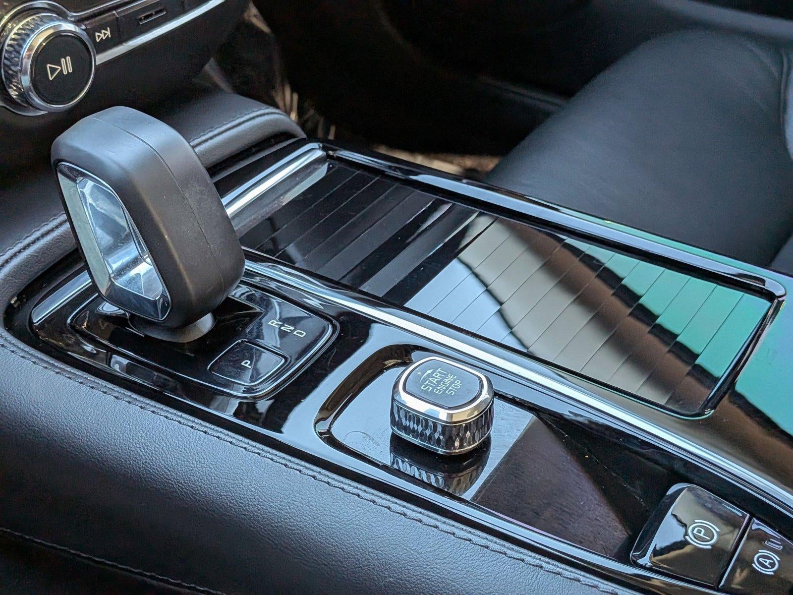 2023 Volvo S60 Recharge Plug-In Hybrid T8 eAWD PHEV Plus Dark Theme