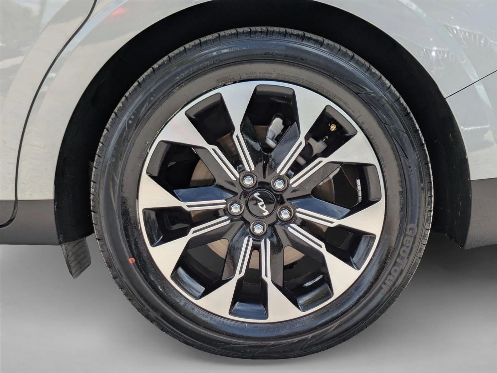 2023 Kia Carnival EX FWD
