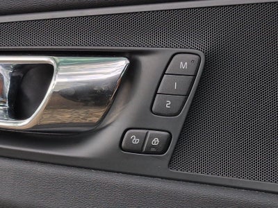 2018 Volvo XC60 T6 AWD Momentum